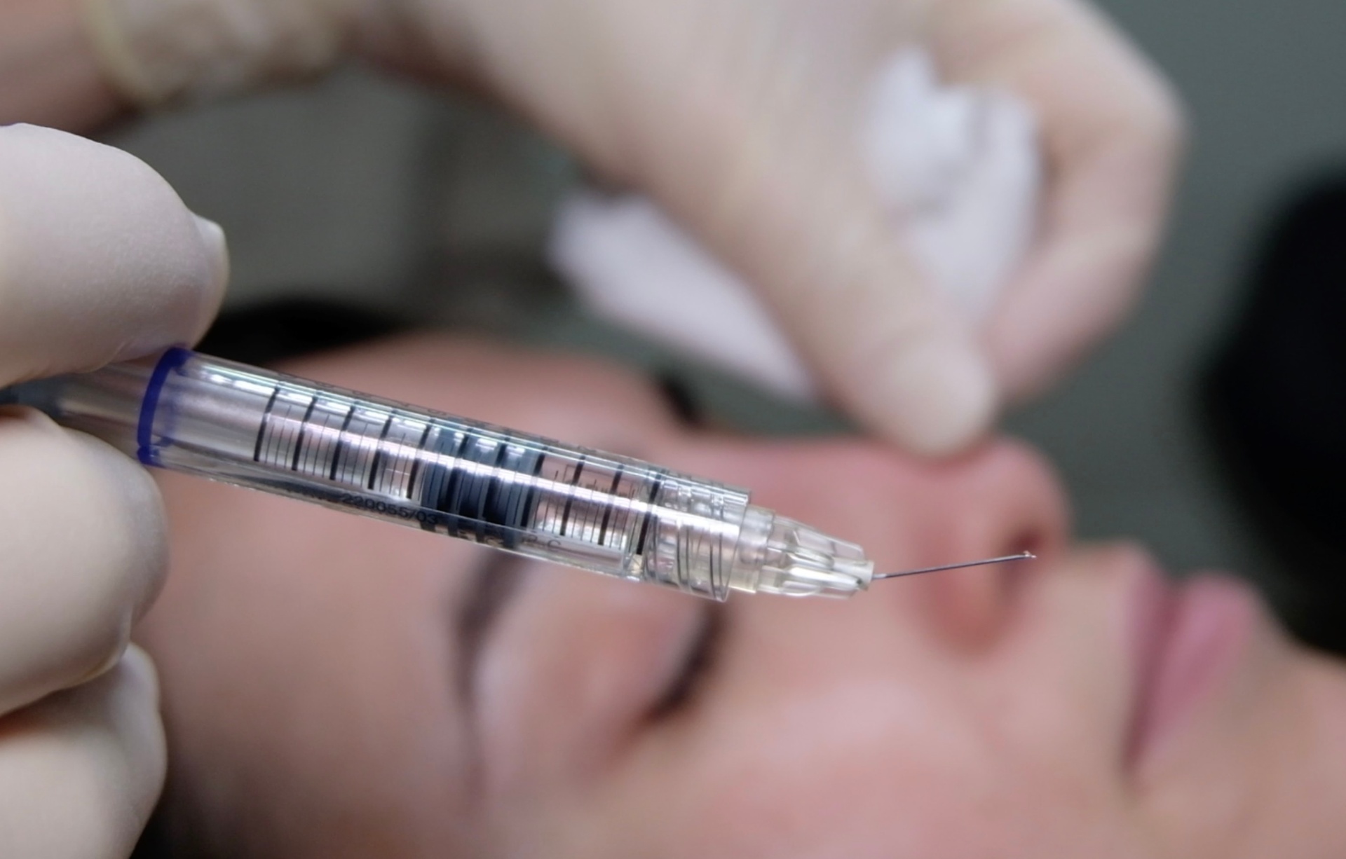 Dr Ahmed Haq bending needle technique for better control during dermal filler injection - aesthetic medicine skill not taught in university