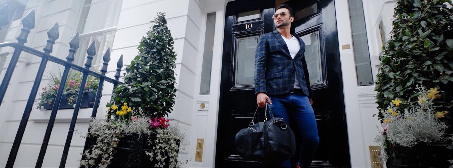 Formation en médecine esthétique à Londres à Harley Street - professionnel devant la clinique historique